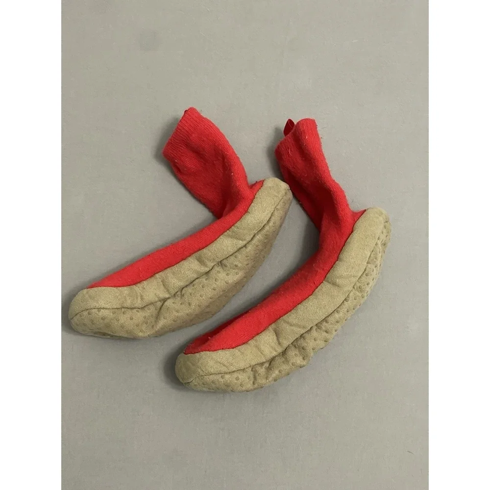 Carter's Pair Holiday Red/Beige Slipper Socks Size 4-7 Years Shoe Size 10.5-4Y